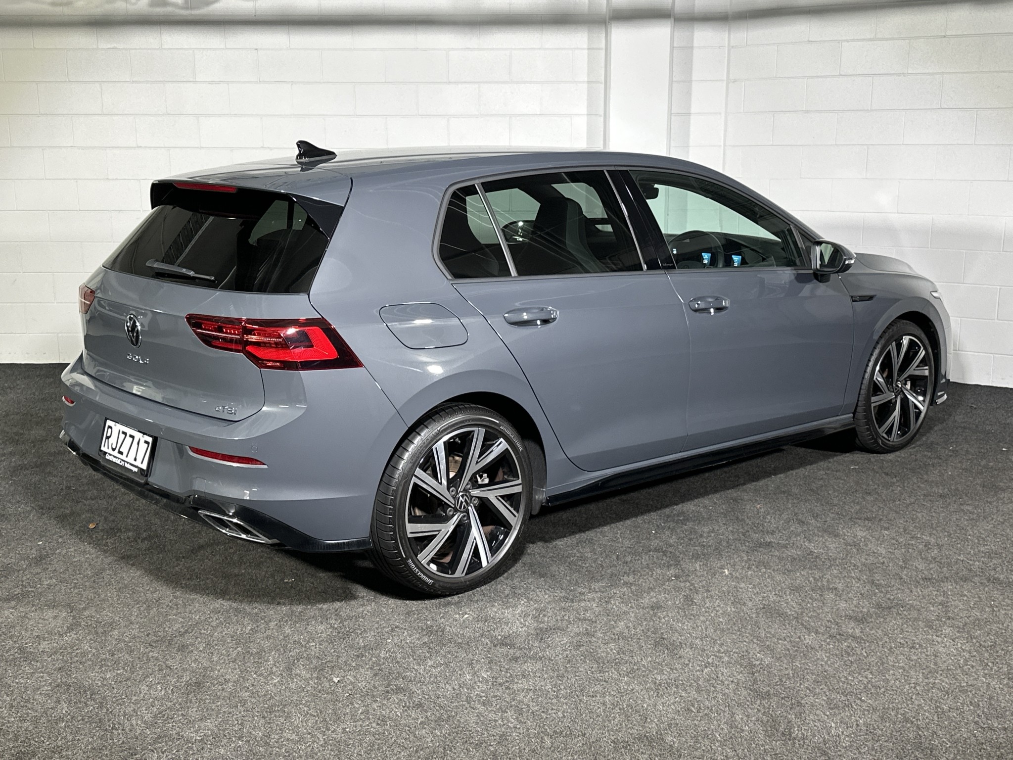 Volkswagen Golf E-TSI R-Line