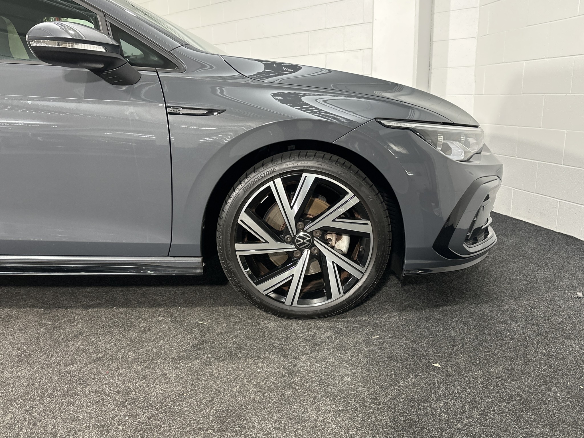 Volkswagen Golf E-TSI R-Line