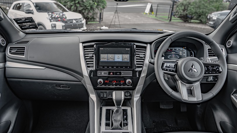 2025 Mitsubishi Pajero Sport 7