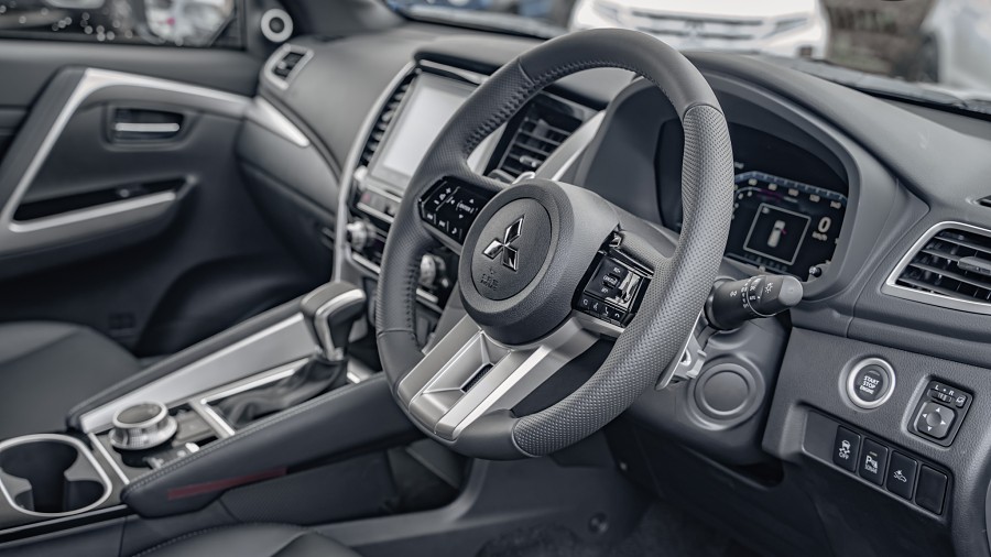 2025 Mitsubishi Pajero Sport 6