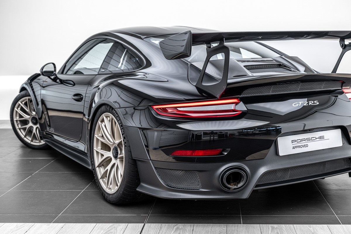 Porsche 911 GT2 RS (991.2)