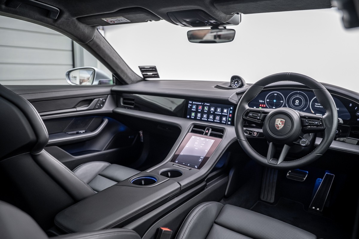 Porsche Taycan GTS (J1)