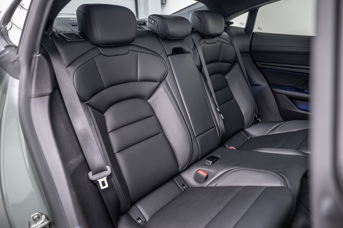 Porsche Taycan GTS (J1)