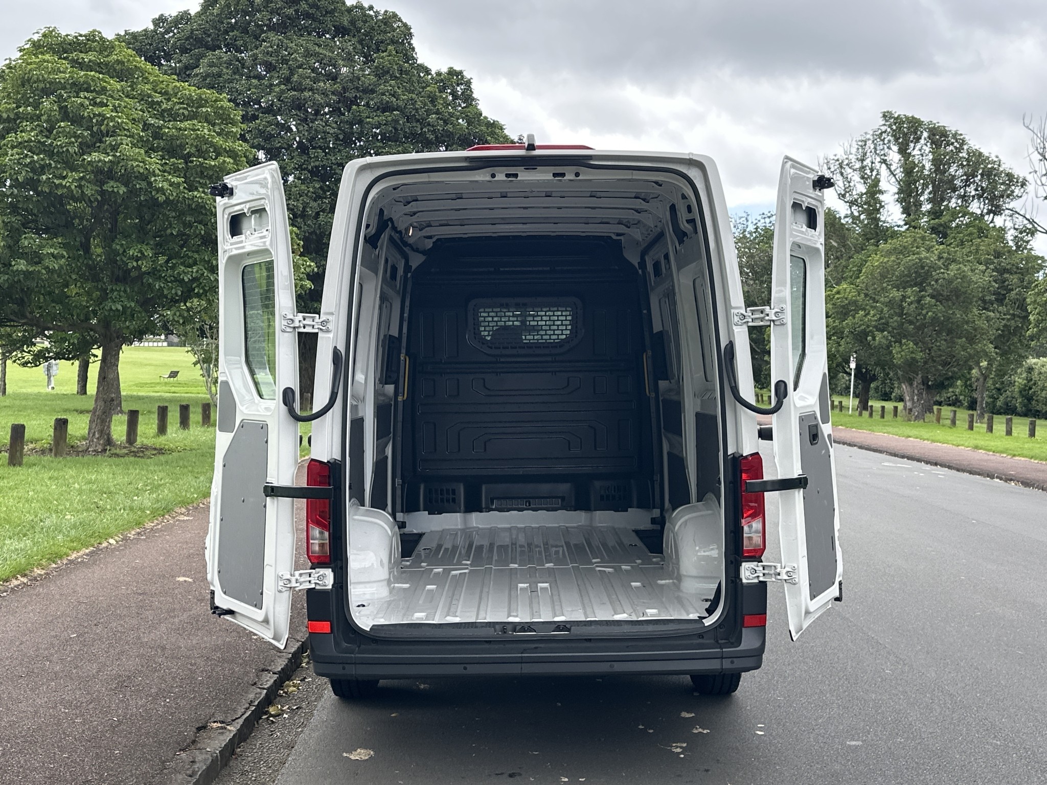 Volkswagen Crafter 35 103KW MWB AUTO