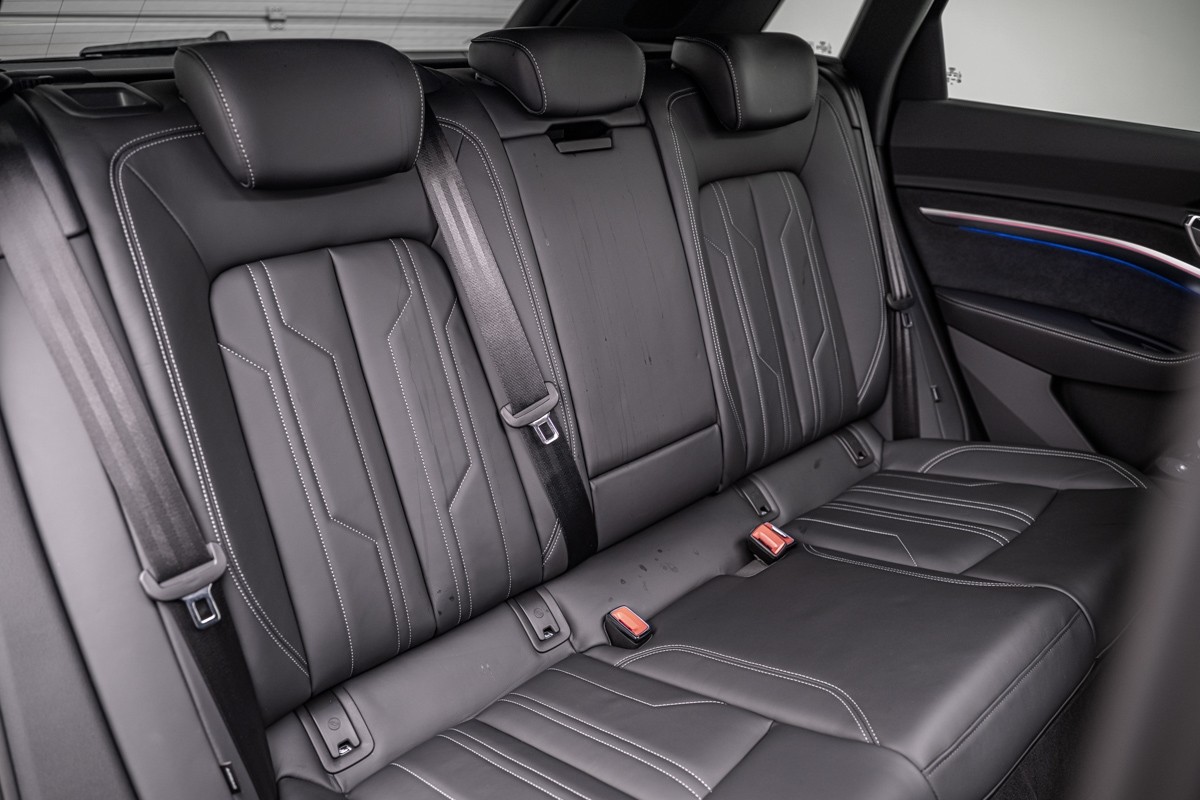 Audi Q8 55 E TRON S LINE