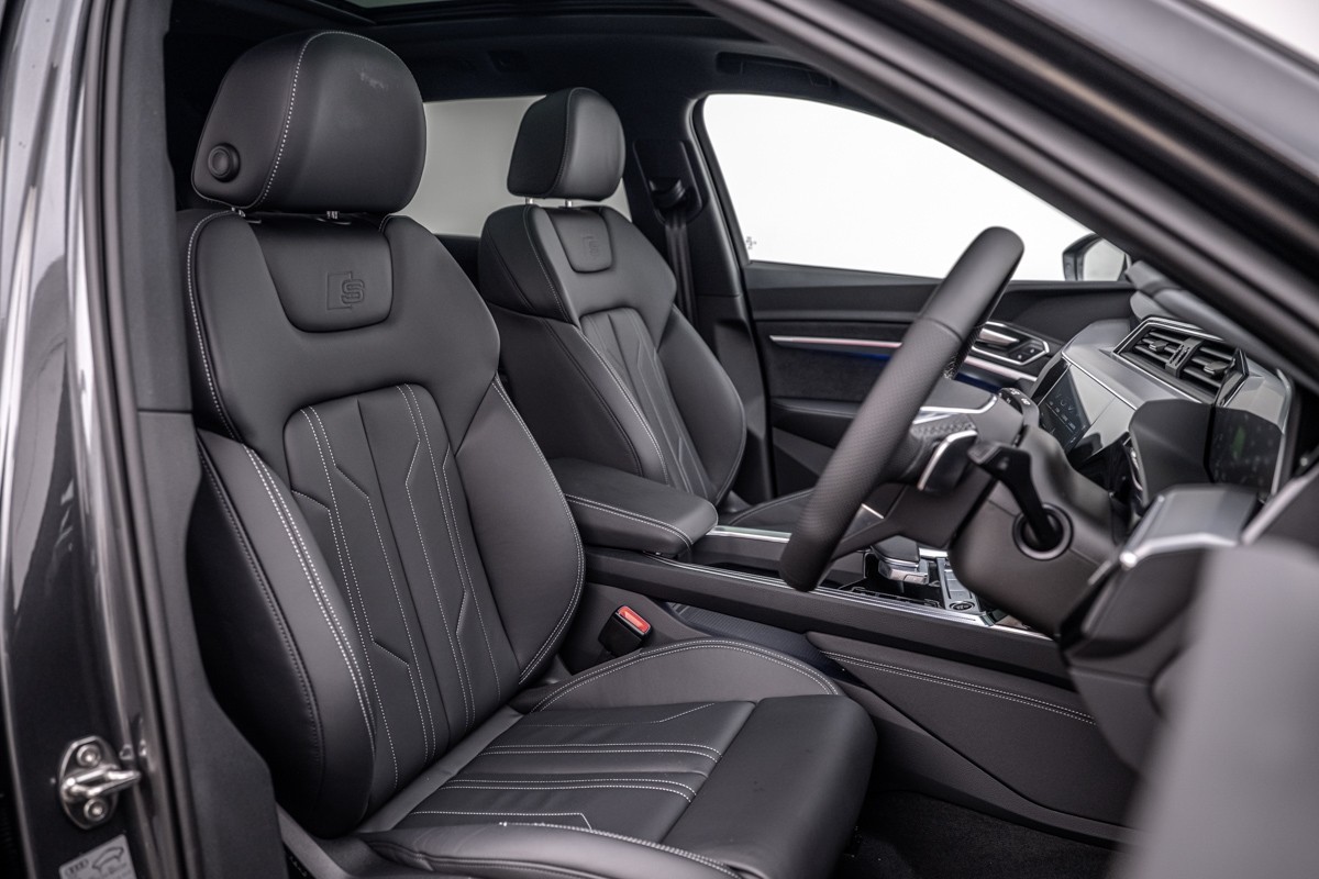 Audi Q8 55 E TRON S LINE