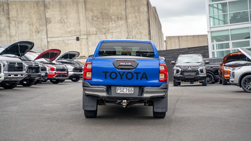 2023 Toyota Hilux 4