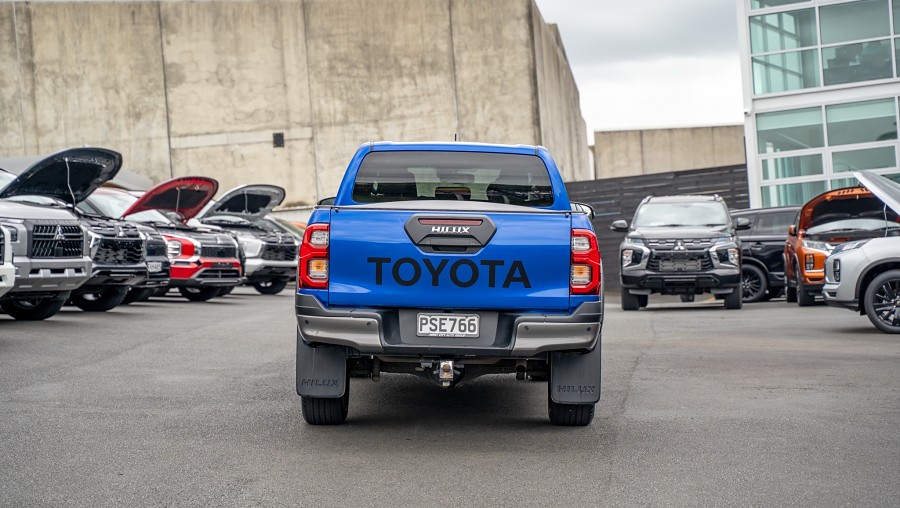 2023 Toyota Hilux 4