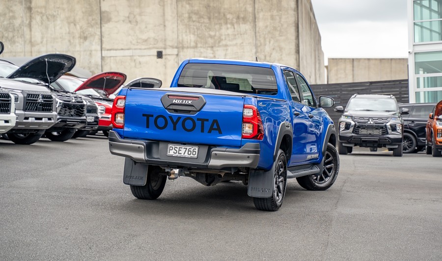 2023 Toyota Hilux 2