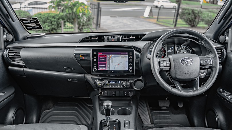 2023 Toyota Hilux 10