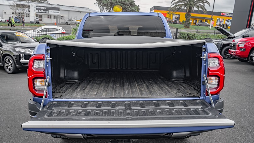 2023 Toyota Hilux 18