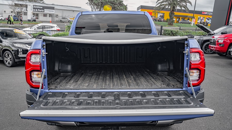 2023 Toyota Hilux 18