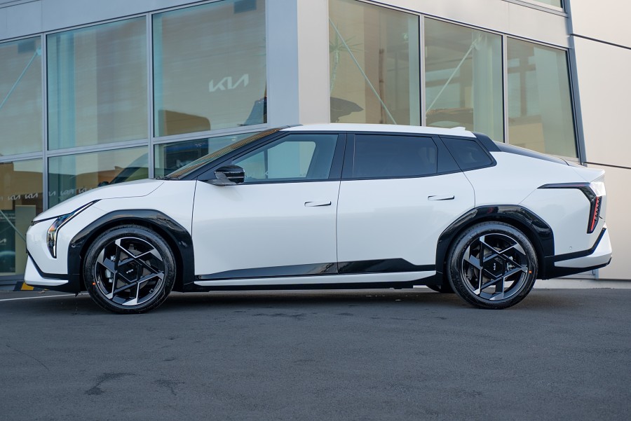 2025 Kia EV4 5