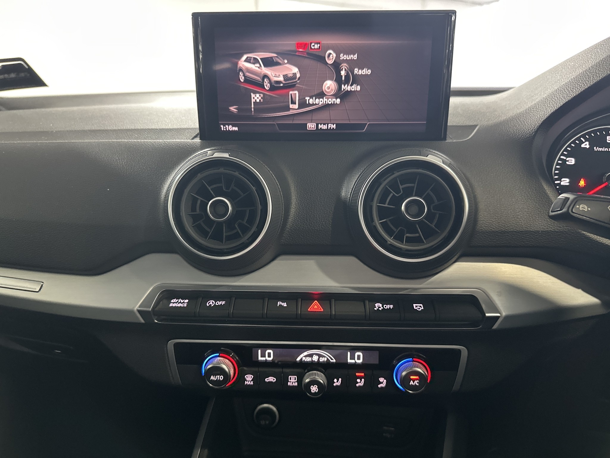 Audi Q2 35 TFSI S TRONIC