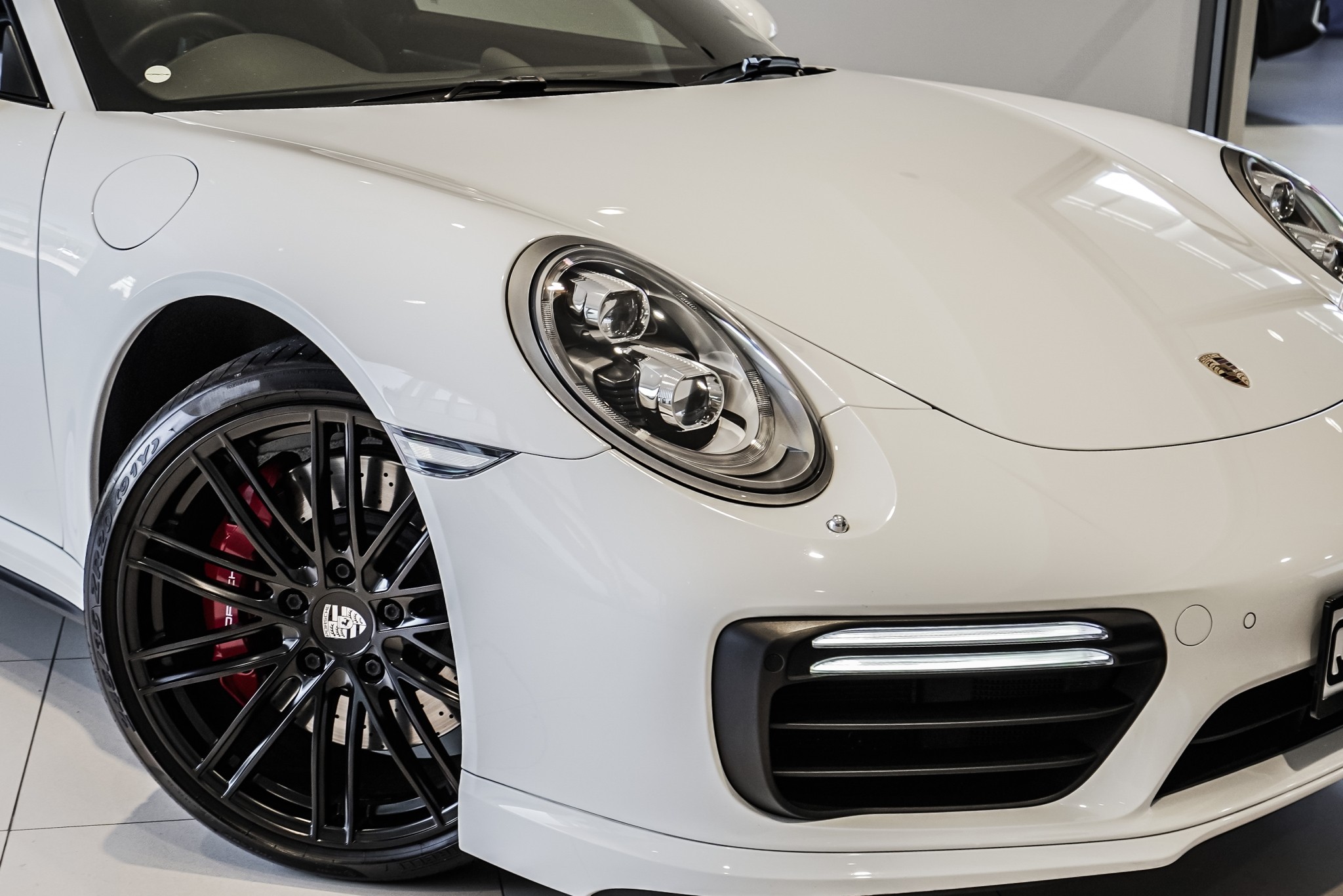 Porsche 911 Turbo 3.8P/4Wd/7Am