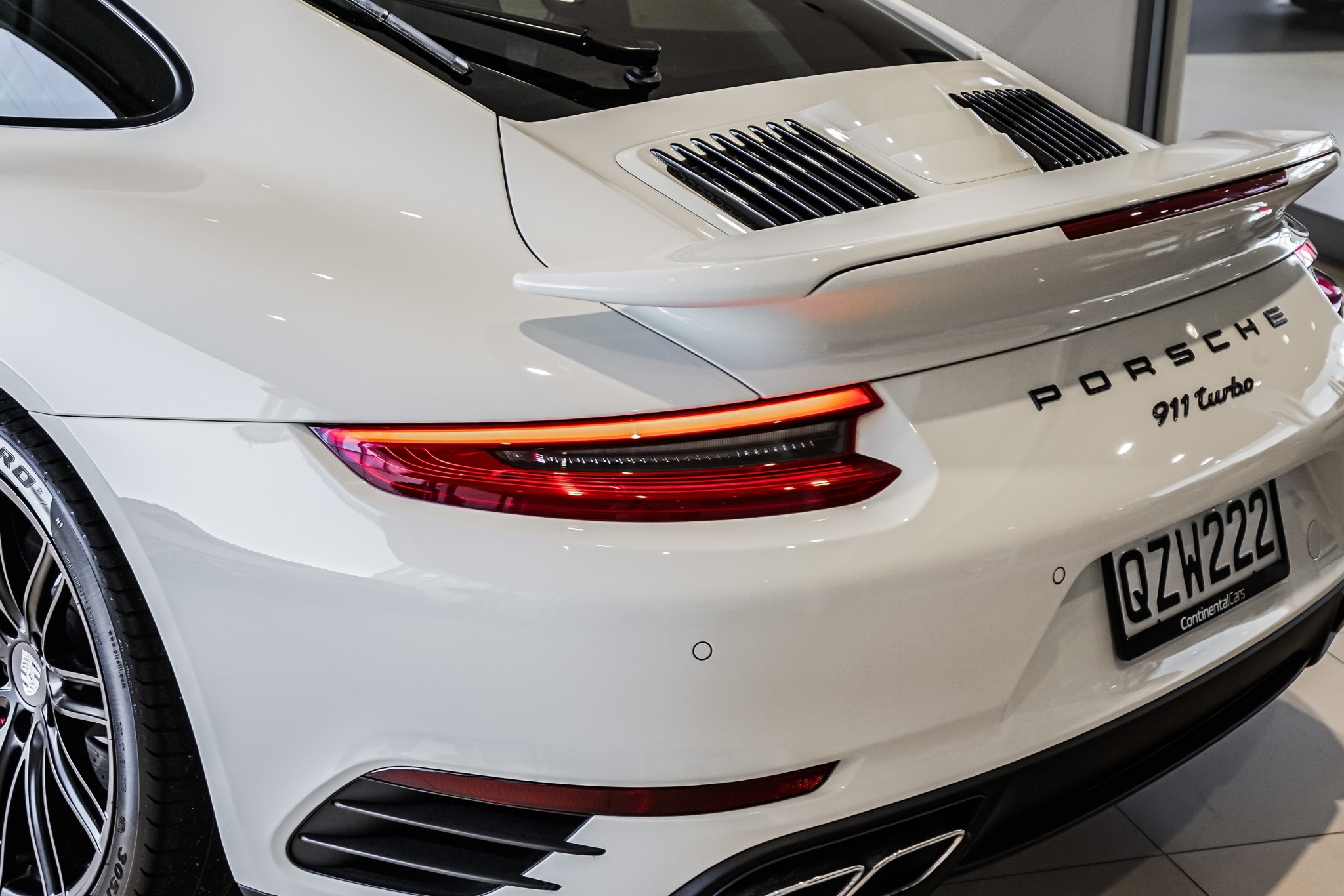 Porsche 911 Turbo 3.8P/4Wd/7Am