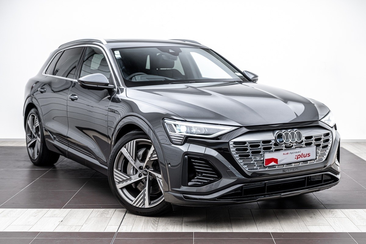 Audi Q8 55 E TRON S LINE