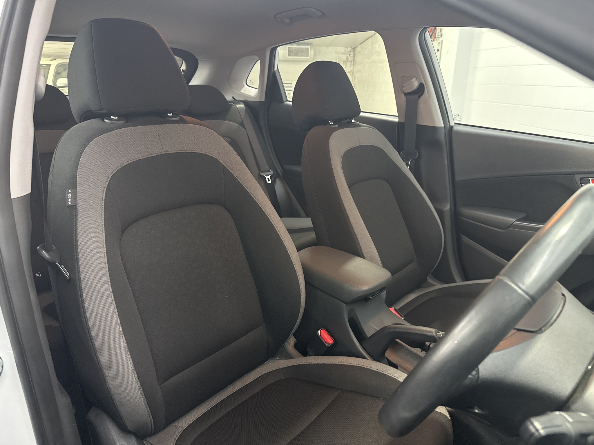 Hyundai Kona 2.0 2WD 2.0P/6AT