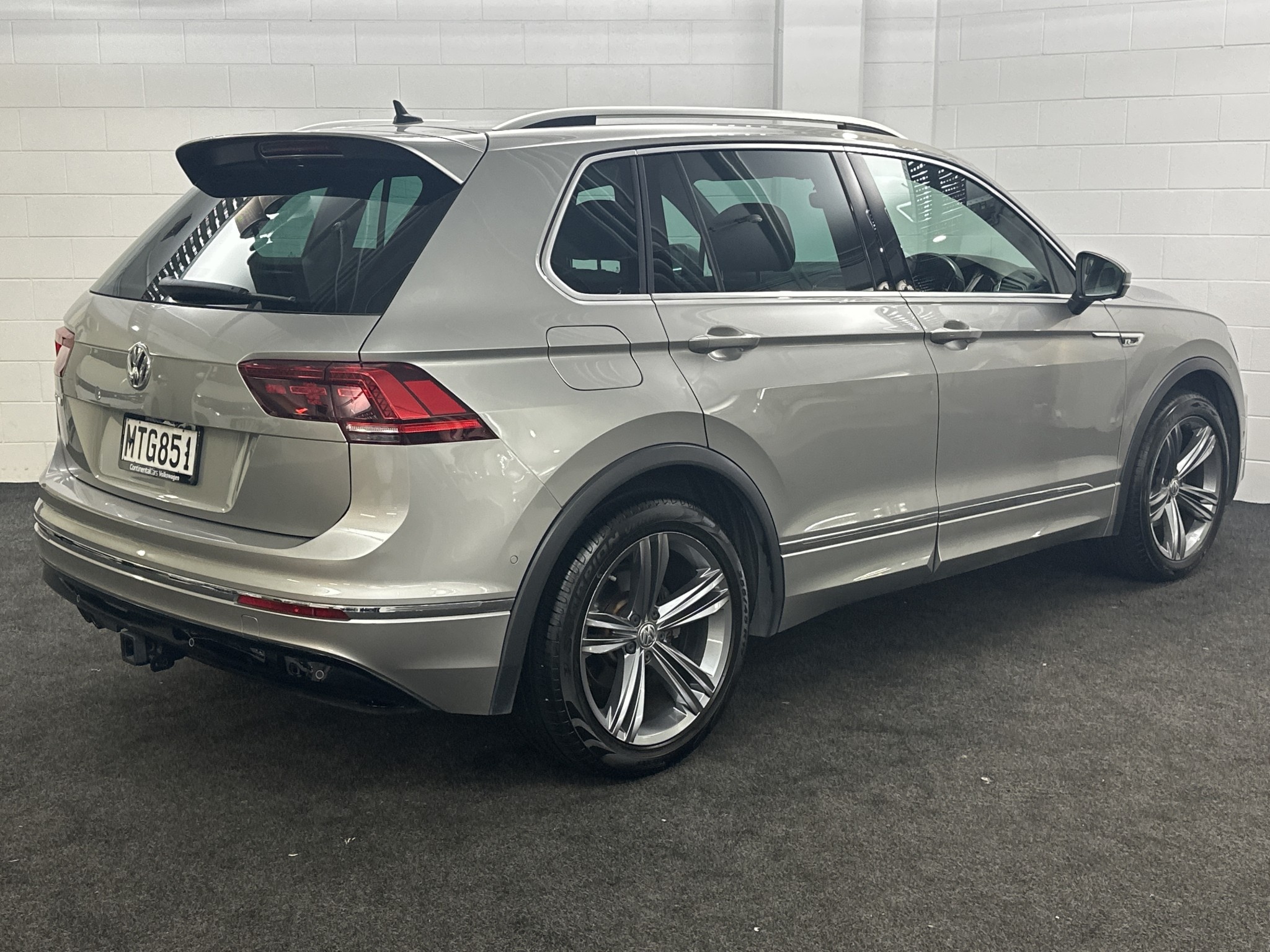 Volkswagen Tiguan TSI R-LINE 2WD