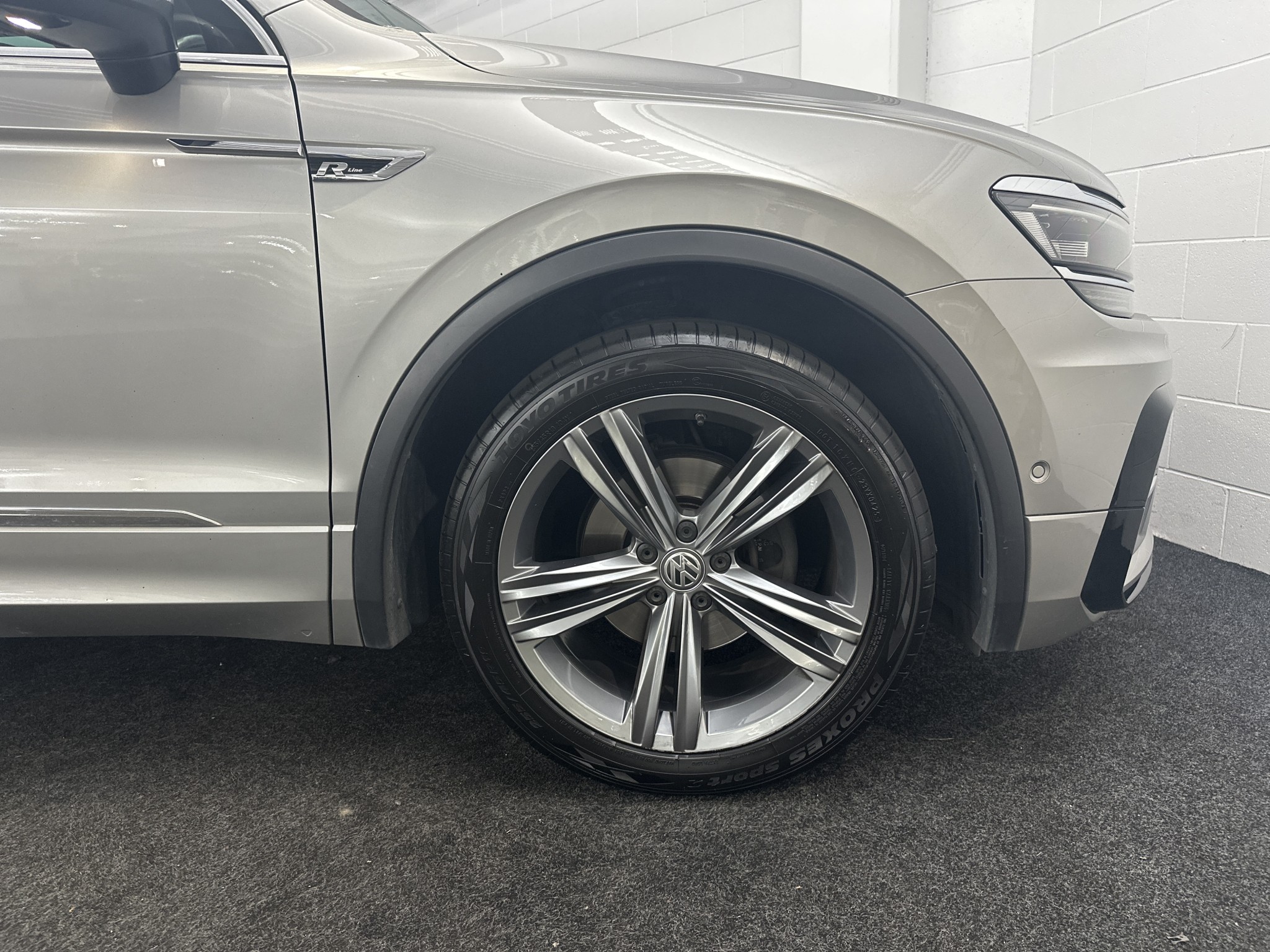 Volkswagen Tiguan TSI R-LINE 2WD