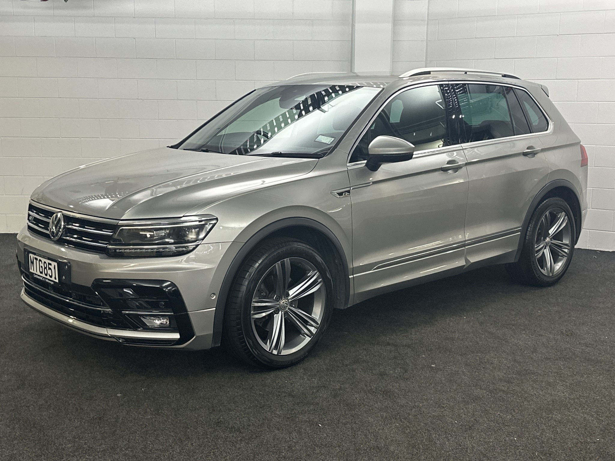 Volkswagen Tiguan TSI R-LINE 2WD