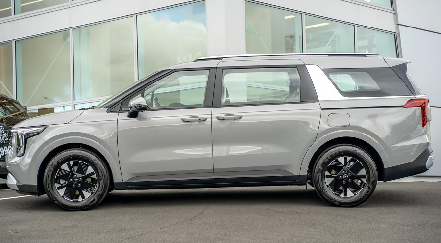 2025 Kia Carnival 5