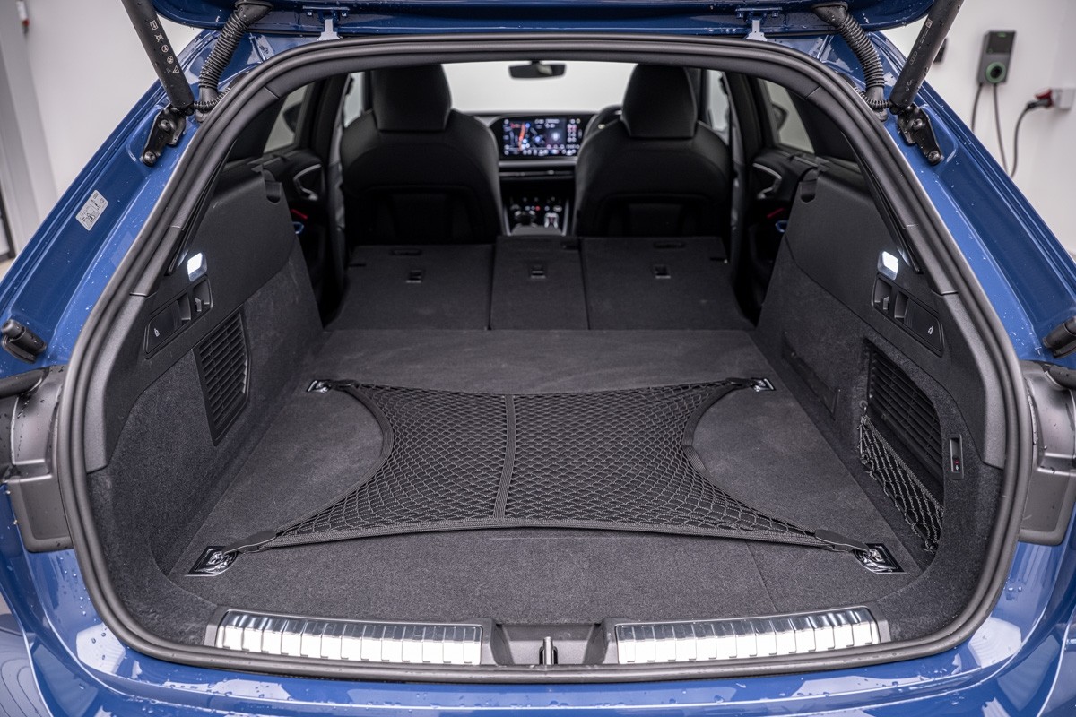 Audi A5 e-Hybrid Avant S line