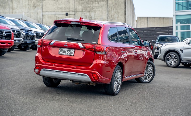2021 Mitsubishi Outlander 2