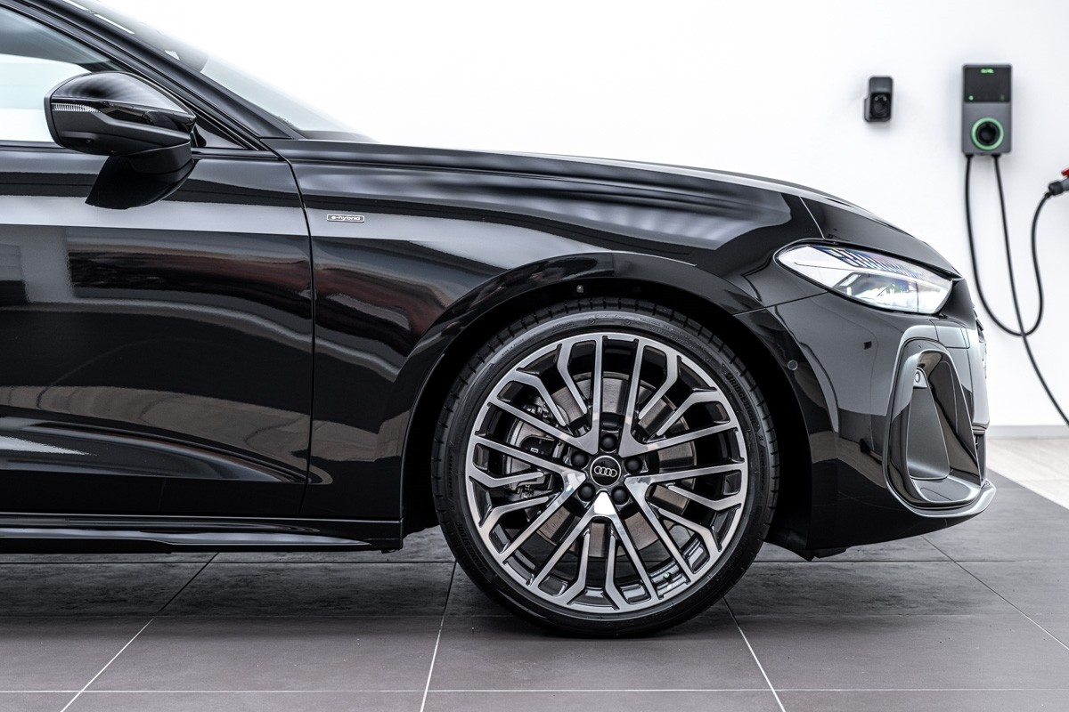 Audi A5 e-Hybrid Avant S line