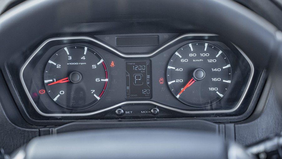 2024 Mahindra Pik-up 12