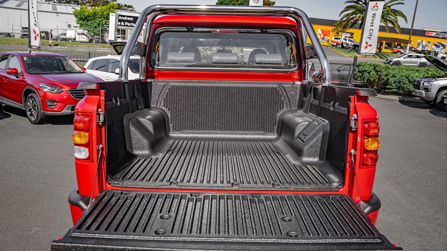 2024 Mahindra Pik-up 18