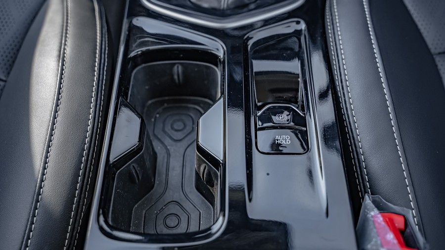 2025 Mahindra XUV3XO 16