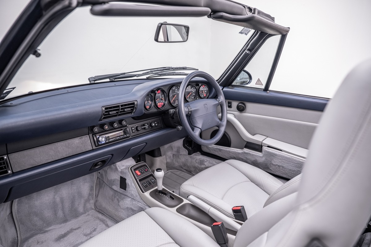 Porsche 911 Carrera Cabriolet (993)