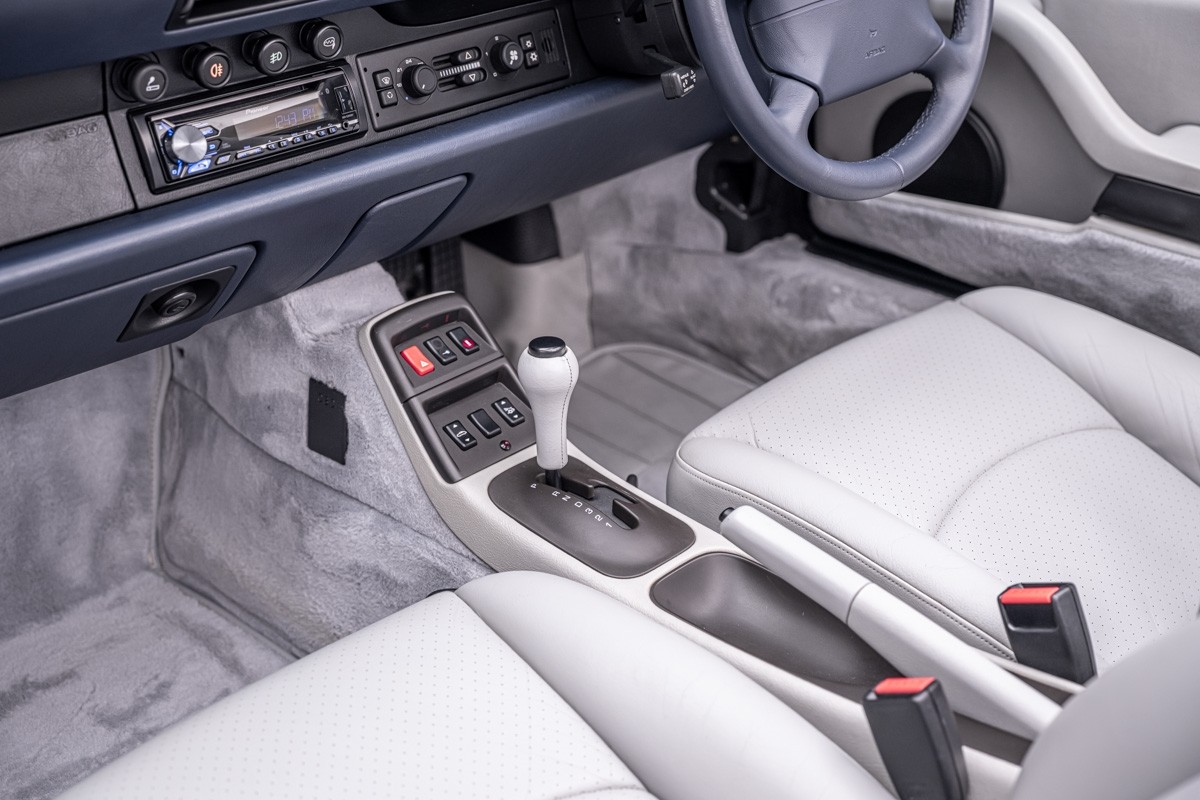 Porsche 911 Carrera Cabriolet (993)