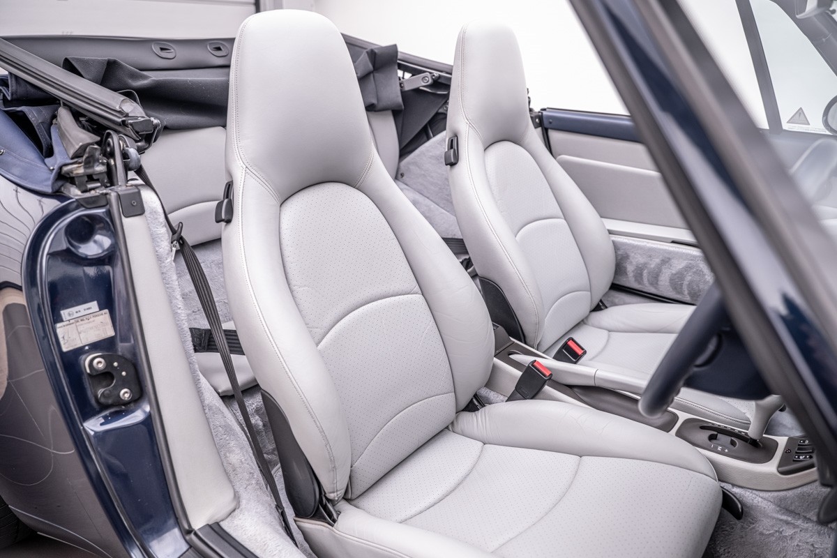 Porsche 911 Carrera Cabriolet (993)