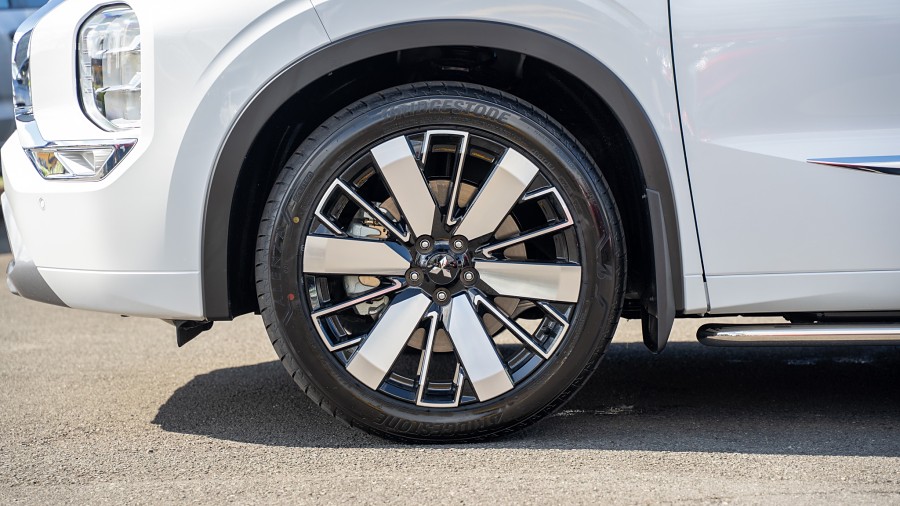 2026 Mitsubishi Outlander 6