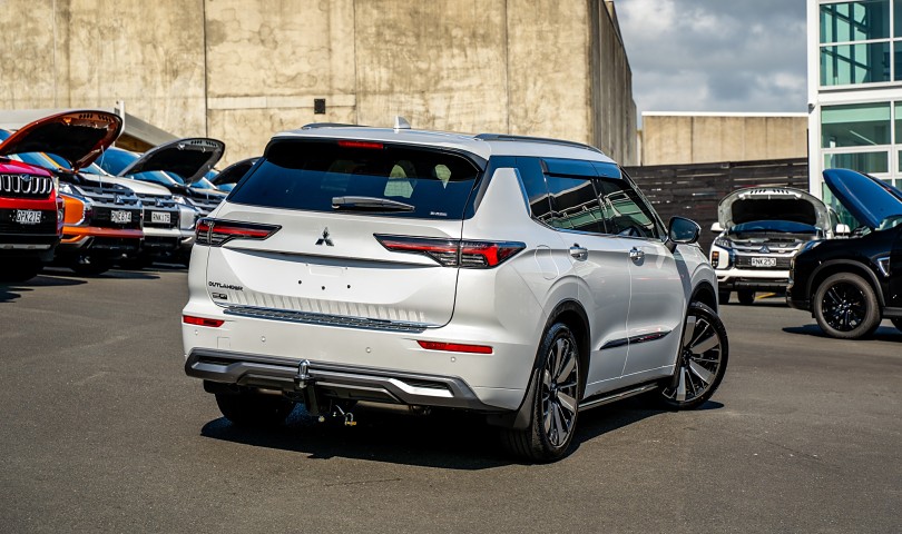 2026 Mitsubishi Outlander 2