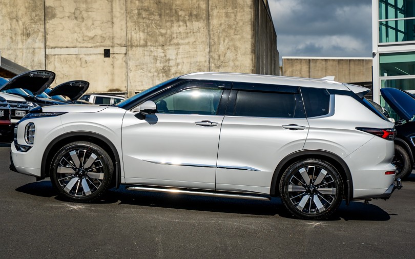 2026 Mitsubishi Outlander 5