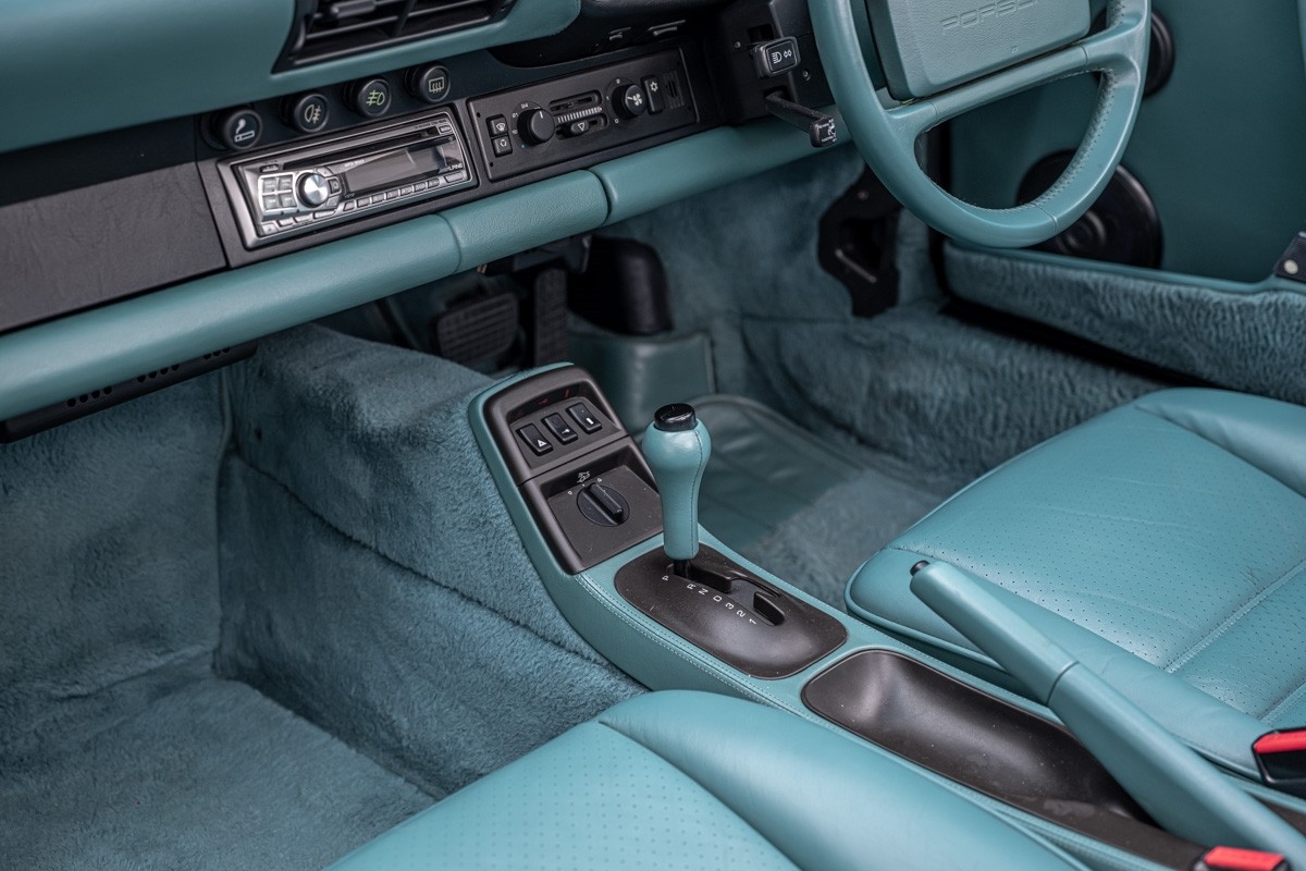 Porsche 911 Carrera 2 WTL Cabriolet (964)