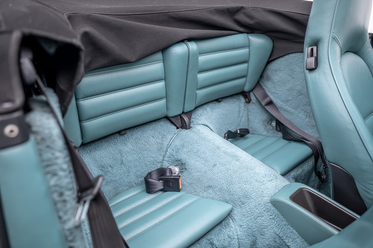 Porsche 911 Carrera 2 WTL Cabriolet (964)