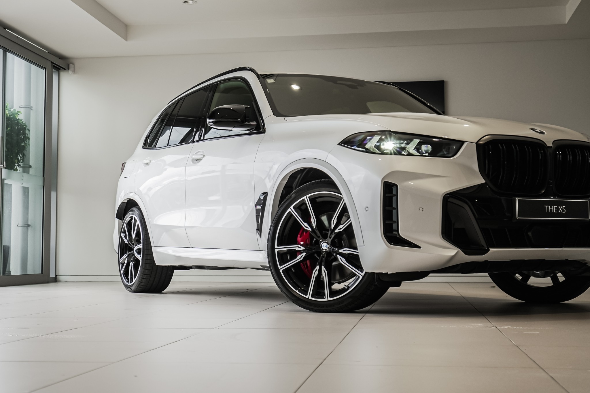 BMW X5 M60i