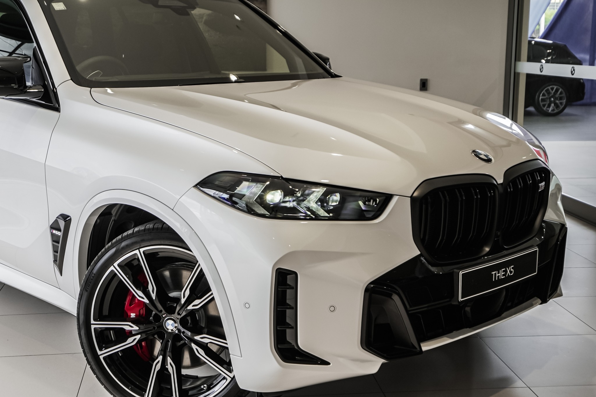 BMW X5 M60i