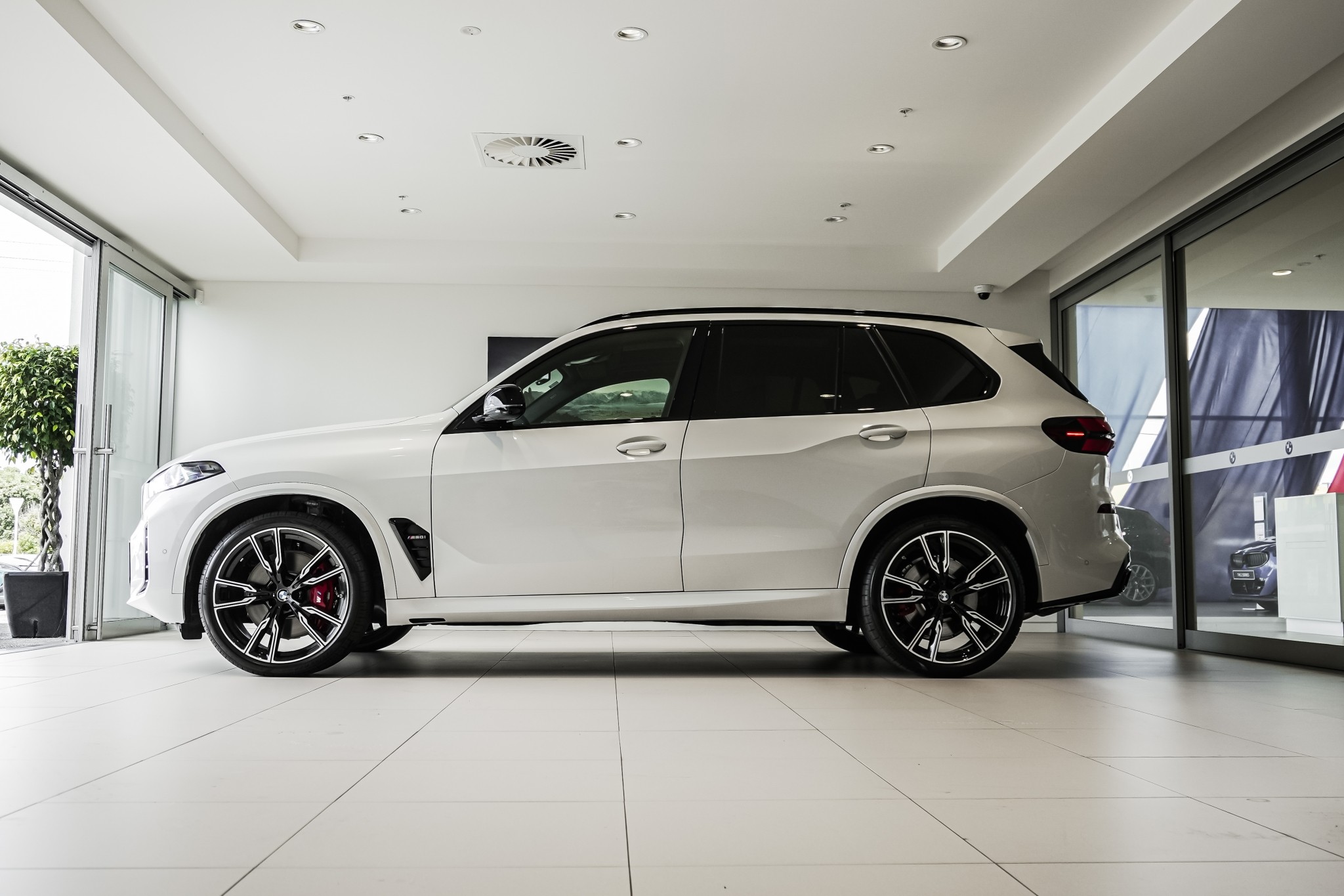 BMW X5 M60i