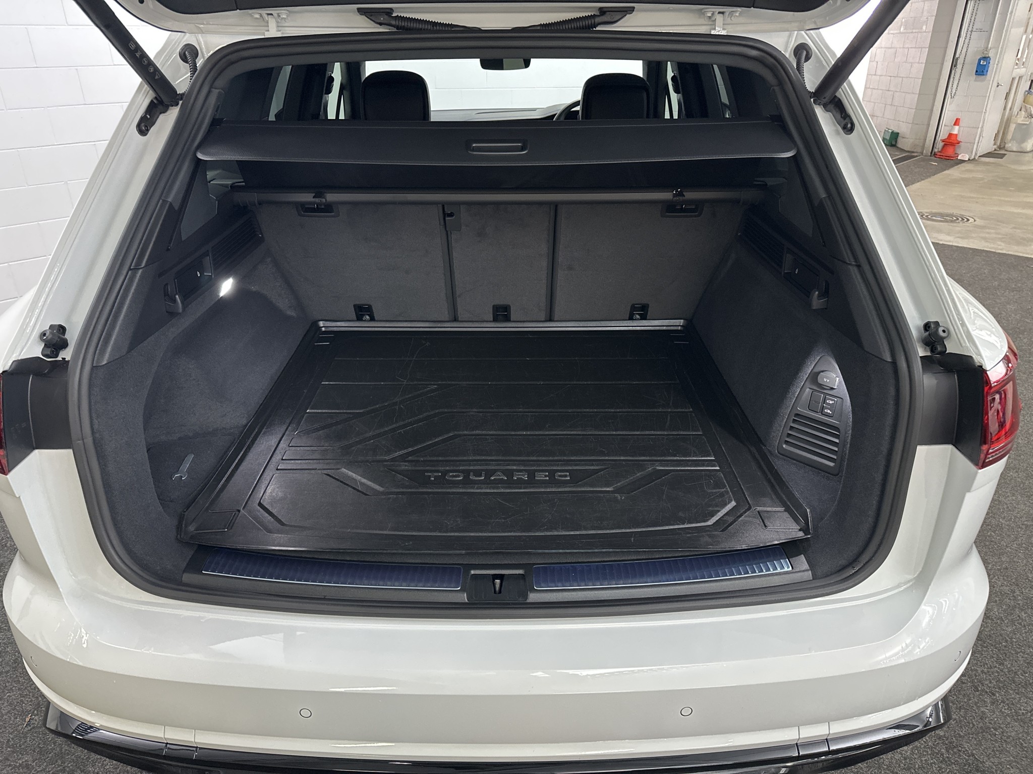 Volkswagen Touareg R PHEV