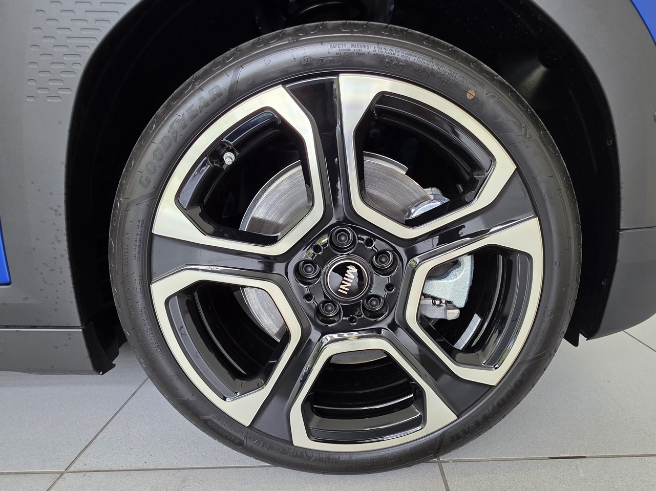 MINI Aceman SE - Favoured