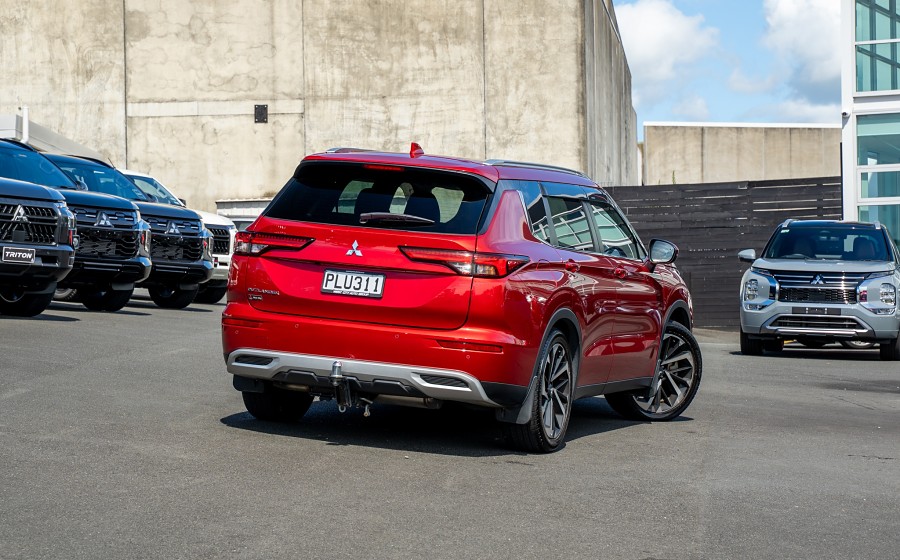 2022 Mitsubishi Outlander 2