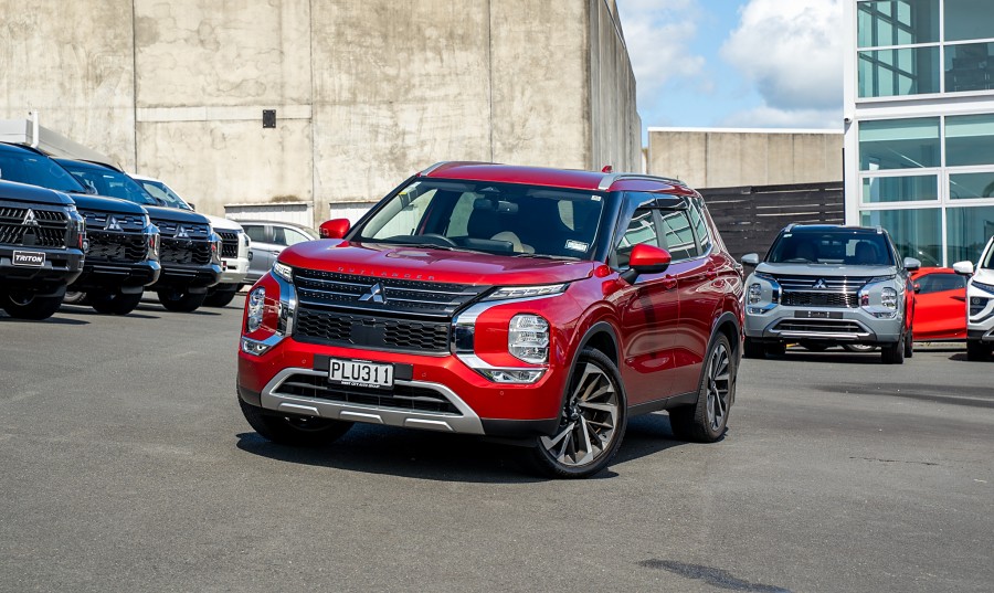 2022 Mitsubishi Outlander 1