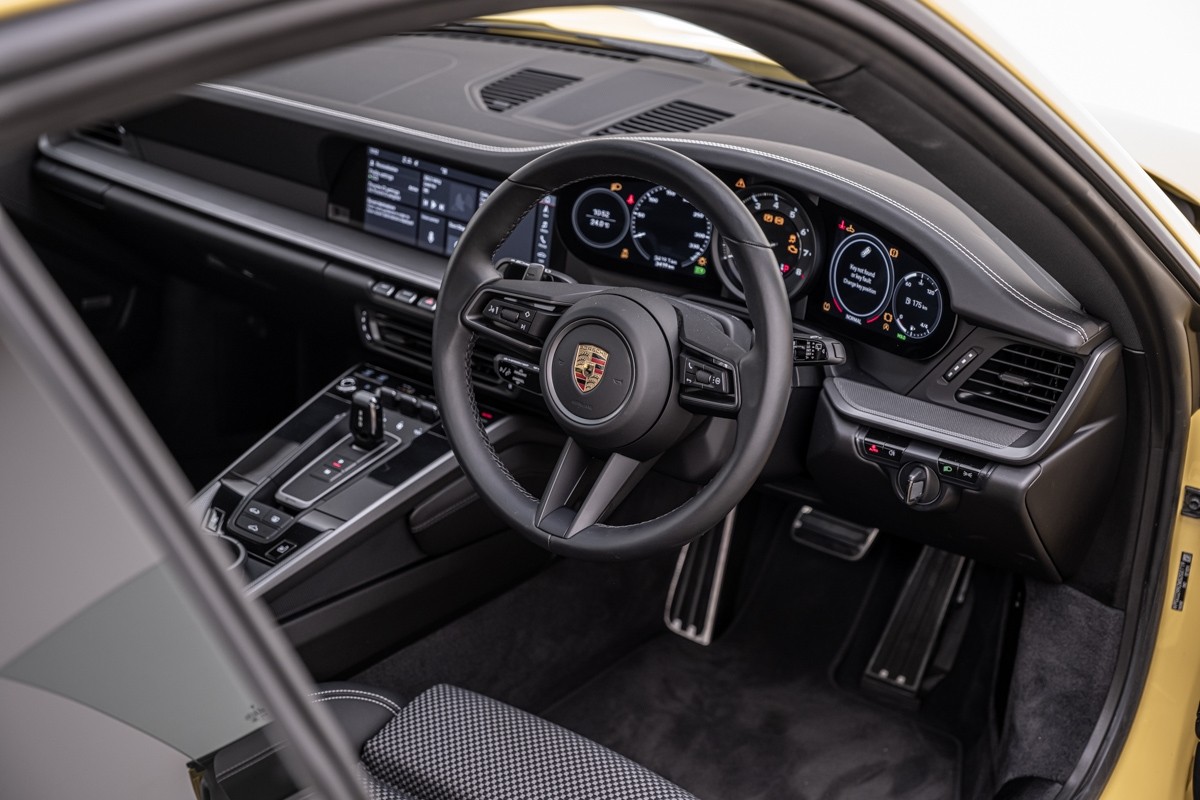 Porsche 911 C2 Coupe 3.0Pt