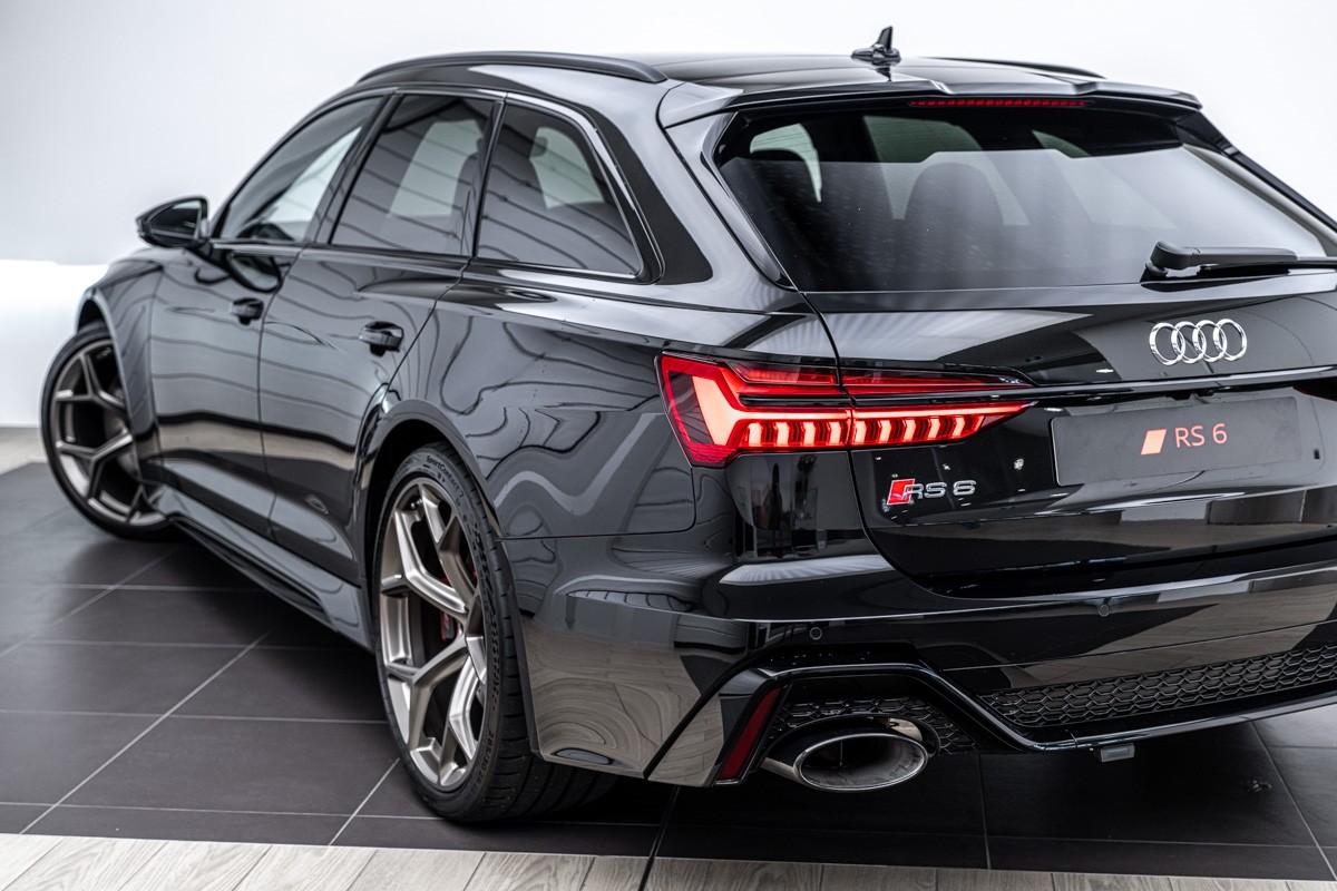 Audi RS6 AVANT PEFORMANCE