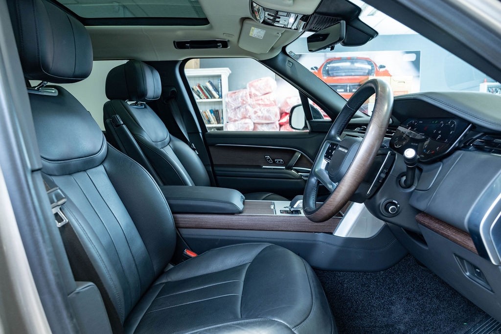 Land Rover Range Rover P530 Autobiography LWB 7 Seater